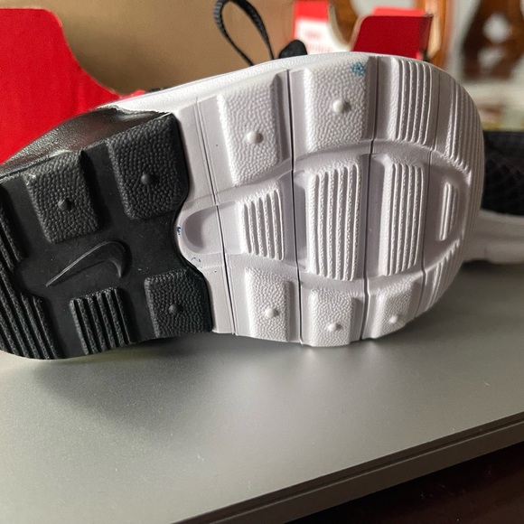 Nike baby shoes size 2C new with box - Picture 4 of 5